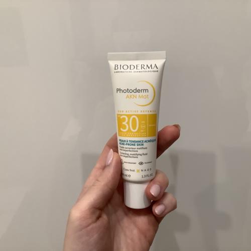 Bioderma Photoderm AKN Mat Krem do skóry z tendencją do przebarwień SPF 30+ - opinie | zdjęcie do recenzji od TaMagdalena