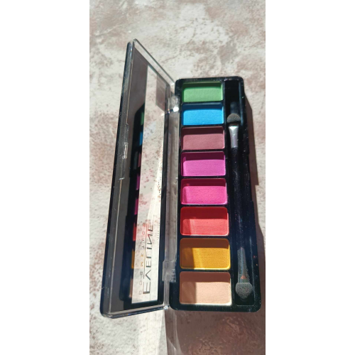 Eveline Cosmetics Neon Lights Eyeshadow Palette (Paleta 8 cieni do powiek) - opinie | zdjęcie do recenzji od optostin