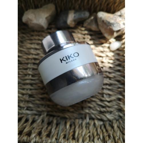Kiko Milano Invisible Touch, Face Fixing Powder (Matujący puder o działaniu utrwalającym) - opinie | zdjęcie do recenzji od MonikaCz89