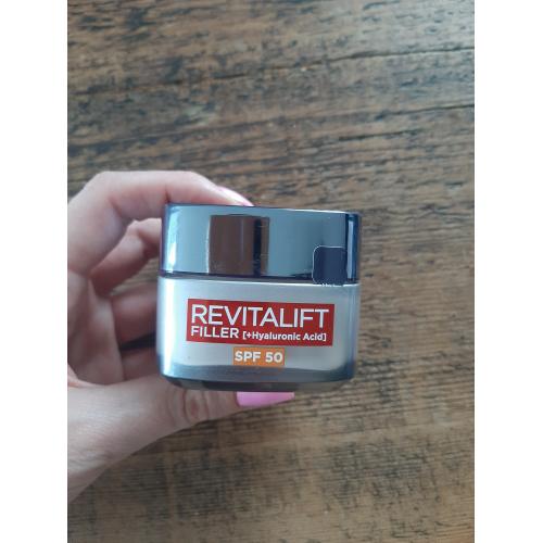 L'Oreal Paris Revitalift Filler SPF50 (Intensywnie Wypełniający Krem Anti-age) - opinie | zdjęcie do recenzji od Domi1220 - 2