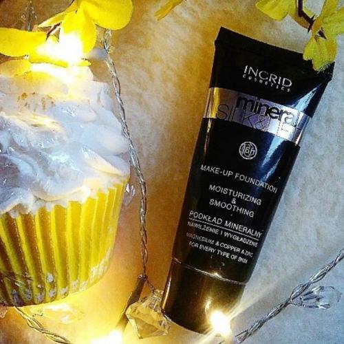 Ingrid Cosmetics Mineral Silk & Lift, Moisturising and Smoothing Foundation (Nawilżająco-wygładzający podkład do twarzy (nowa wersja)) - opinie | zdjęcie do recenzji od Agafii