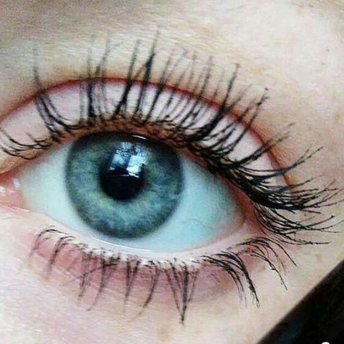 Avon True, Ultra Volume Lash Magnify Mascara (Wodoodporny tusz do rzęs pogrubiający) - opinie | zdjęcie do recenzji od Agafii - 2