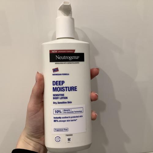 Neutrogena Norwegian Formula, Deep Moisture Sensitive Body Lotion (Formuła Norweska, Emulsja do ciała głęboko nawilżająca skóra sucha i wrażliwa) - opinie | zdjęcie do recenzji od TaMagdalena