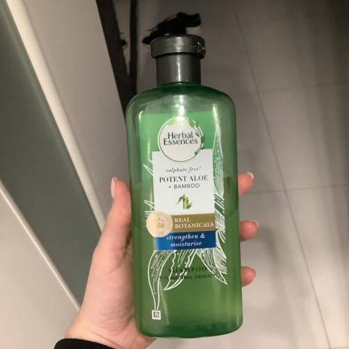 Herbal Essences Bio:renew, Real Botanicals, Potent Aloe & Hemp, Repair & Smooth Shampoo (Szampon do włosów `Regeneracja i wygładzenie`) - opinie | zdjęcie do recenzji od TaMagdalena