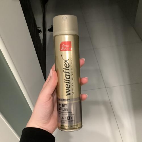 Wella Wellaflex, 2nd Day Volume, Extra Strong Hairspray (Lakier bardzo mocno utrwalający) - opinie | zdjęcie do recenzji od TaMagdalena