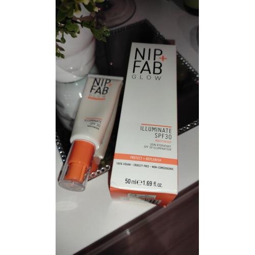 Nip+Fab Glow Illuminate SPF30 Moisturiser (Rozświetlający krem do twarzy z SPF30) - opinie | zdjęcie do recenzji od Natalciaaak