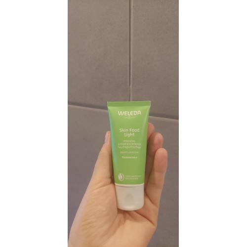Weleda Skin Food Light (Krem natychmiastowo i silnie nawilżający skórę) - opinie | zdjęcie do recenzji od Malgos_es - 3