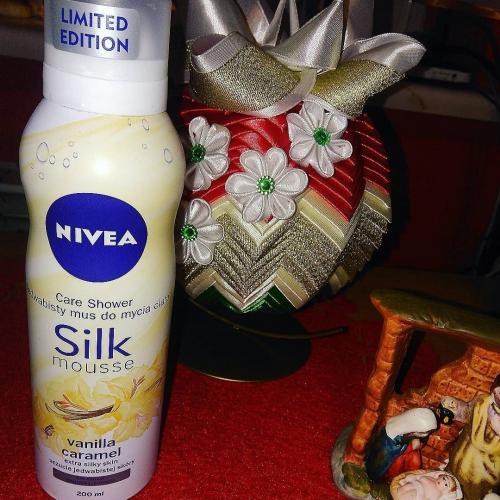 Nivea Silk Mousse, Jedwabisty mus do mycia ciała o zapachu wanilii i karmelu - opinie | zdjęcie do recenzji od Agafii