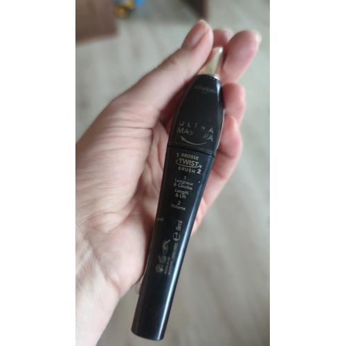 Bourjois Twist Up The Volume, Ultra Black Mascara (Wydłużająco-podkręcający tusz do rzęs (nowa wersja)) - opinie | zdjęcie do recenzji od MinimaNebula