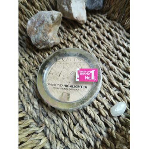 Eveline Cosmetics Feel the Glow, Diamond Highlighter (Rozświetlacz do twarzy) - opinie | zdjęcie do recenzji od MonikaCz89 - 1