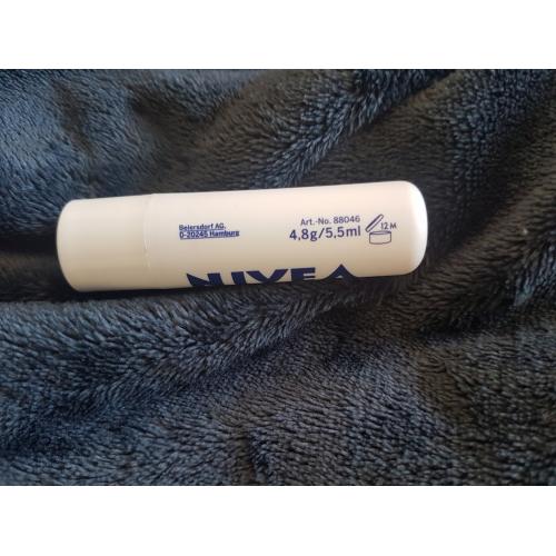 Nivea 24h Melt-in-Moisture Natural Avocado, Pielęgnująca pomadka do ust  SPF 15 - opinie | zdjęcie do recenzji od AgaB1998 - 1