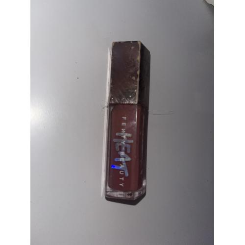 Fenty Beauty by Rihanna Gloss Bomb Heat (Błyszczyk powiększający usta) - opinie | zdjęcie do recenzji od Wika_a
