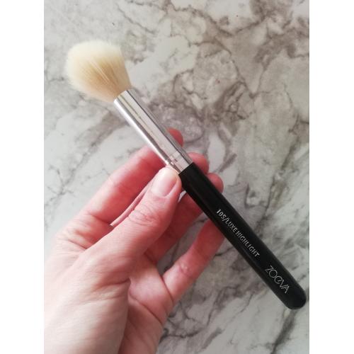 Zoeva 105 Luxe Highlight Brush (Pędzel do rozświetlania twarzy) - opinie | zdjęcie do recenzji od Justyna_moja_pielegnacja