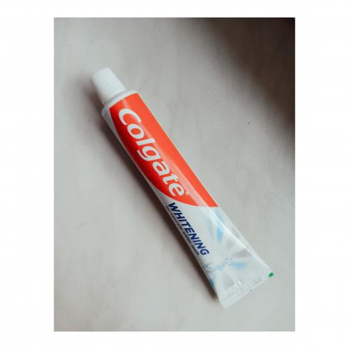 Colgate Whitening Toothpaste (Wybielająca pasta do zębów) - opinie | zdjęcie do recenzji od Alezwieje - 2