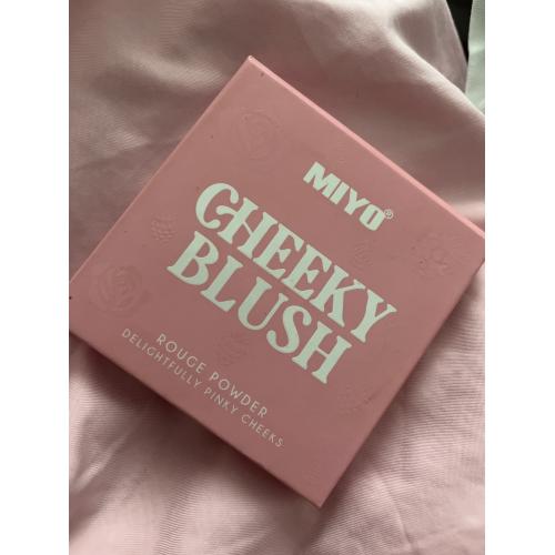 MIYO Cheeky Blush (Róż rozświetlający) - opinie | zdjęcie do recenzji od Julka8822 - 1