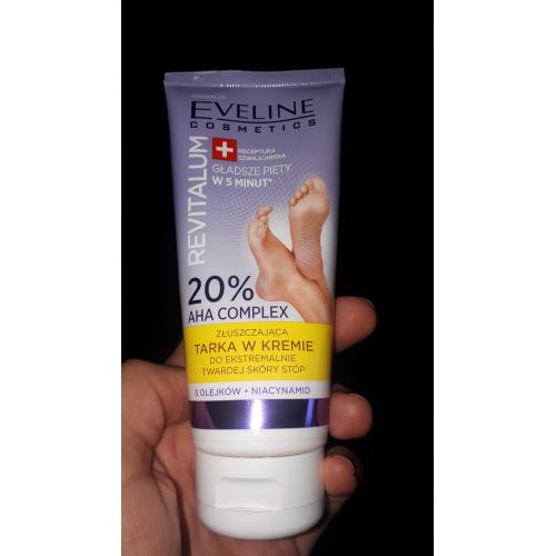 Eveline Cosmetics Revitalum, Złuszczająca tarka w kremie do ekstremalnie twardej skóry stóp - opinie | zdjęcie do recenzji od Magnolia001 - 1