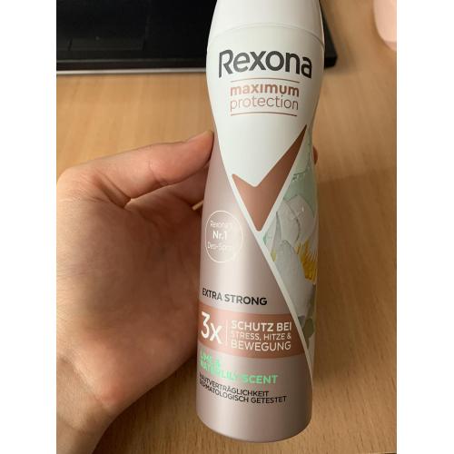 Rexona Maximum Protection, Extra Strong Lime & Waterlily Scent Deo-Spray (Antyperspirant w sprayu dla kobiet) - opinie | zdjęcie do recenzji od sunfl0wer