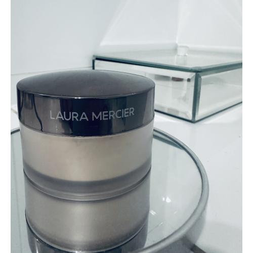 Laura Mercier Translucent Loose Setting Powder Glow (Utrwalający rozświetlający puder sypki) - opinie | zdjęcie do recenzji od ALM007