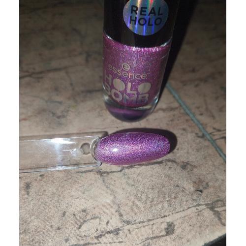 Essence Holo Bomb, Effect Nail Lacquer (Lakier do paznokci z efektem holo) - opinie | zdjęcie do recenzji od Smerfeta83 - 2