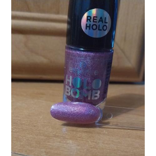 Essence Holo Bomb, Effect Nail Lacquer (Lakier do paznokci z efektem holo) - opinie | zdjęcie do recenzji od Smerfeta83 - 3