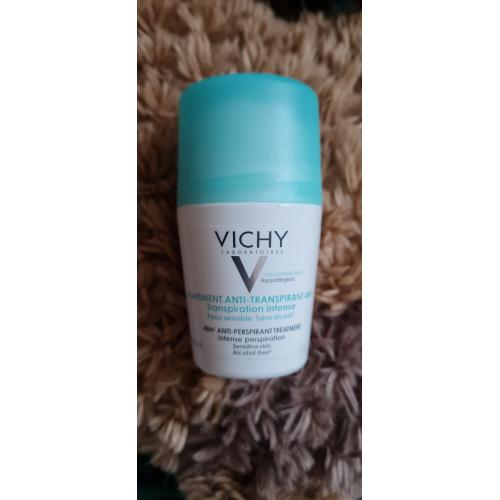 Vichy Traitement Anti-Transpirant 48H Peau Sensible (Kuracja przeciw intensywnemu poceniu do skóry wrażliwej) - opinie | zdjęcie do recenzji od Magdamt91