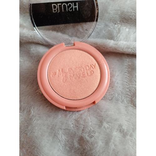 Bell Beauty Blush Powder (Rozświetlający róż do policzków) - opinie | zdjęcie do recenzji od lxavantxl - 2