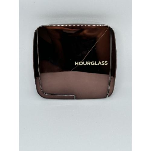 Hourglass Ambient Lighting Powder (Puder rozświetlający) - opinie | zdjęcie do recenzji od urodovvo - 2
