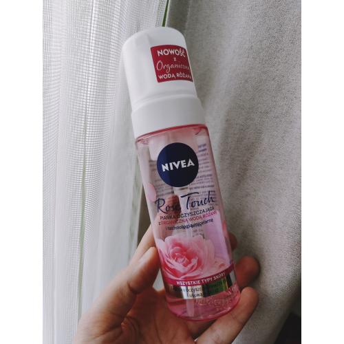 Nivea Rose Touch, Pianka oczyszczająca z organiczną wodą różaną i technologią micelarną - opinie | zdjęcie do recenzji od shewild