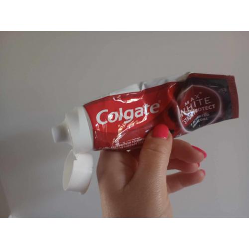 Colgate Max White Charcoal, Pasta do zębów - opinie | zdjęcie do recenzji od Moniula93 - 2