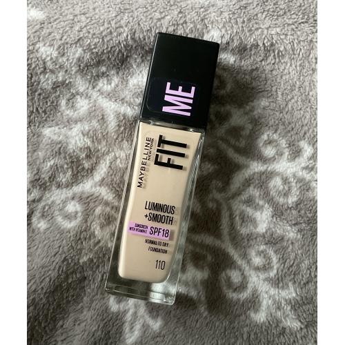 Maybelline New York Fit me! Luminous + Smooth, Normal to Dry Skin Foundation (Rozświetlający podkład do skóry normalnej i suchej) - opinie | zdjęcie do recenzji od kialacm