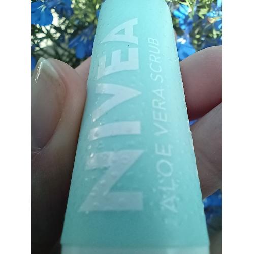 Nivea Caring Scrub Aloe Vera + Vitamin E (Pielęgnujący peeling do ust `Aloes`) - opinie | zdjęcie do recenzji od Lothris - 2