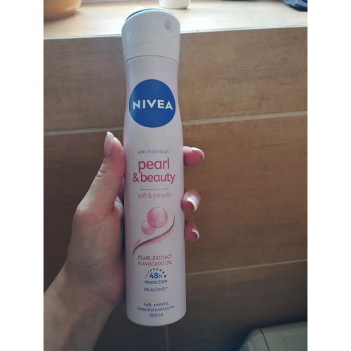 Nivea Pearl & Beauty, Dezodorant antyperspiracyjny w sprayu - opinie | zdjęcie do recenzji od Syntiaa