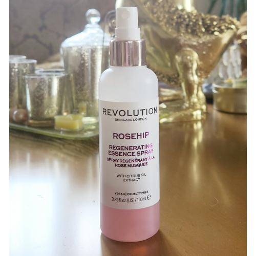 Revolution Skincare Rosehip, Regenerating Essence Facial Spray (Odżywcza  mgiełka do twarzy z  olejkami cytrusowymi i wyciągiem z dzikiej róży) - opinie | zdjęcie do recenzji od Iwona_C