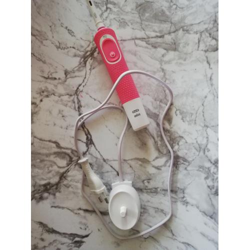 Oral-B Szczoteczka elektryczna Vitality 100 3D White - opinie | zdjęcie do recenzji od Justyna_moja_pielegnacja - 2