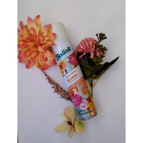 Batiste Dry Shampoo Floral Essences (Suchy szampon o zapachu kwiatowo - owocowym) - opinie | zdjęcie do recenzji od SandriQ