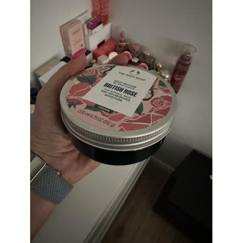 The Body Shop British Rose, Instant Glow Body Butter (Rozświetlające masło do ciała) - opinie | zdjęcie do recenzji od Vanillacocco87 - 1