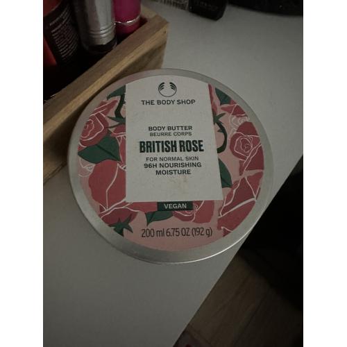 The Body Shop British Rose, Instant Glow Body Butter (Rozświetlające masło do ciała) - opinie | zdjęcie do recenzji od Vanillacocco87 - 2