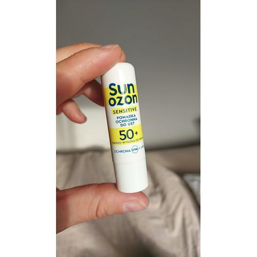 SunOzon Sensitive, Pomadka ochronna do ust SPF 50+ - opinie | zdjęcie do recenzji od Akwiatbeauty