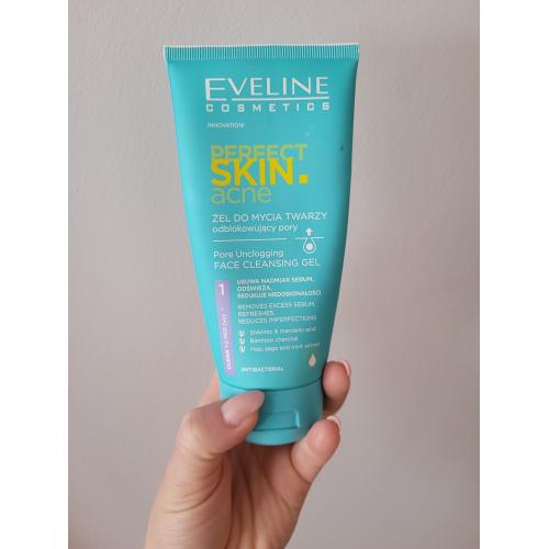 Eveline Cosmetics Perfect Skin. Acne, Głęboko oczyszczający żel do mycia twarzy odblokowujący pory - opinie | zdjęcie do recenzji od karlajn_95
