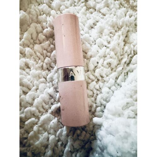 Avon Hydramatic Shine Lipstick (Lśniąca szminka z kwasem hialuronowym) - opinie | zdjęcie do recenzji od ALM007