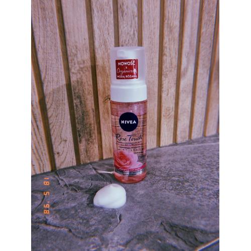 Nivea Rose Touch, Pianka oczyszczająca z organiczną wodą różaną i technologią micelarną - opinie | zdjęcie do recenzji od Rumcykiewicz