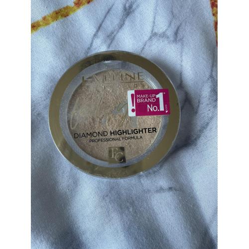 Eveline Cosmetics Feel the Glow, Diamond Highlighter (Rozświetlacz do twarzy) - opinie | zdjęcie do recenzji od Gabriela031099