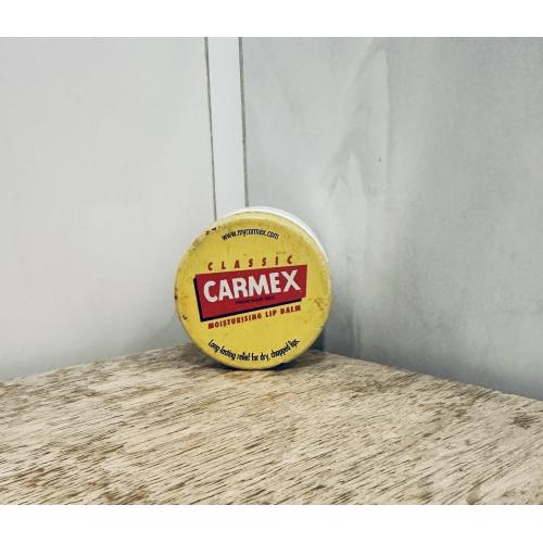 Carma Laboratories Carmex, Moisturising Lip Balm Classic (Nawilżający balsam do ust w słoiczku) - opinie | zdjęcie do recenzji od ALM007