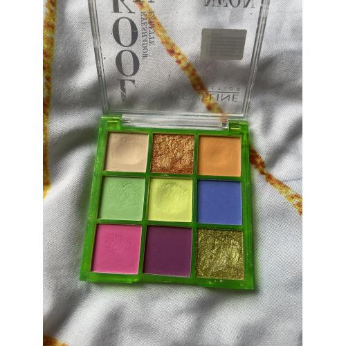 Eveline Cosmetics Look Up, Neon Lime Eyeshadow Palette (Paletka cieni do powiek) - opinie | zdjęcie do recenzji od Gabriela031099 - 2