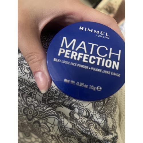 Rimmel Match Perfection, Silky Loose Face Powder (Puder sypki) - opinie | zdjęcie do recenzji od Makeupedka