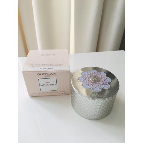 Guerlain Meteorites Perles de Poudre Revelatrices de Lumiere [Light Revealing Pearls of Powder] (Puder rozświetlający w kulkach) - opinie | zdjęcie do recenzji od 2e9182b55bdf0a98ff6828ef66cf0b2a4e640980_67070af1f3125 - 1