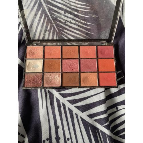 Revolution Beauty (Makeup Revolution) Re-Loaded, Newtrals 2, Eyeshadow Palette (Paleta 15 cieni do powiek) - opinie | zdjęcie do recenzji od Gabriela031099 - 3
