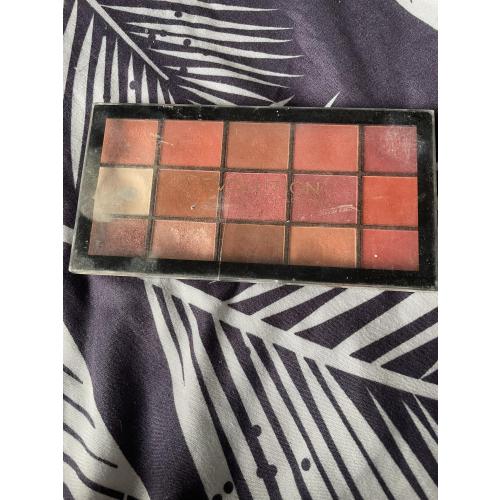 Revolution Beauty (Makeup Revolution) Re-Loaded, Newtrals 2, Eyeshadow Palette (Paleta 15 cieni do powiek) - opinie | zdjęcie do recenzji od Gabriela031099 - 4