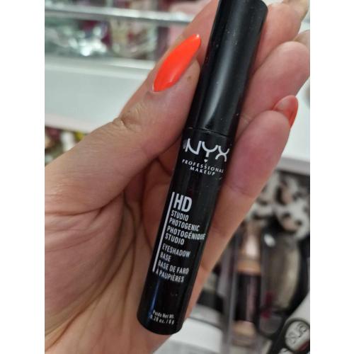 NYX Professional Makeup High Definition HD Eyeshadow Base (Baza pod cienie) - opinie | zdjęcie do recenzji od Gabsonik123