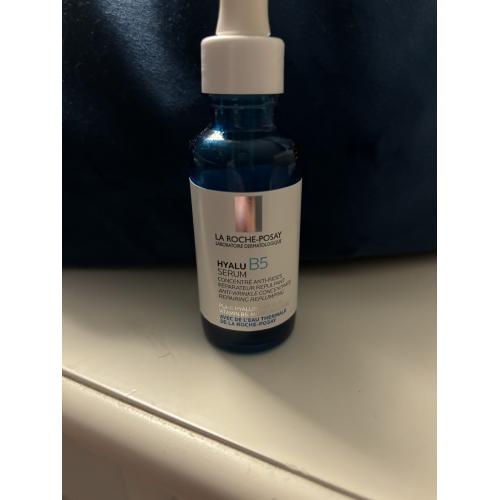 La Roche-Posay Hyalu B5 Serum (Skoncentrowane serum przeciwzmarszczkowe) - opinie | zdjęcie do recenzji od Karolina901210